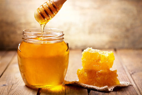 Edges of honey over sugar