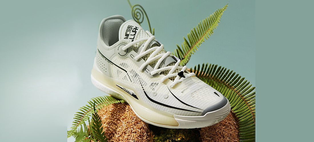 DVD2 SE MIRO: White / Gray,featuring RIGID-BOUNCE DOUBLE ENGINE DRIVE. Enhanced with Qu!kCQTECH midsole, ENRG-X for agility, and TPU yarn upper for breathability. Stable support from ARCHLOCK nylon and grippy rubber outsole for traction. Celebrate Spencer Dinwiddie's boldness and stand out with Lakers'collab!