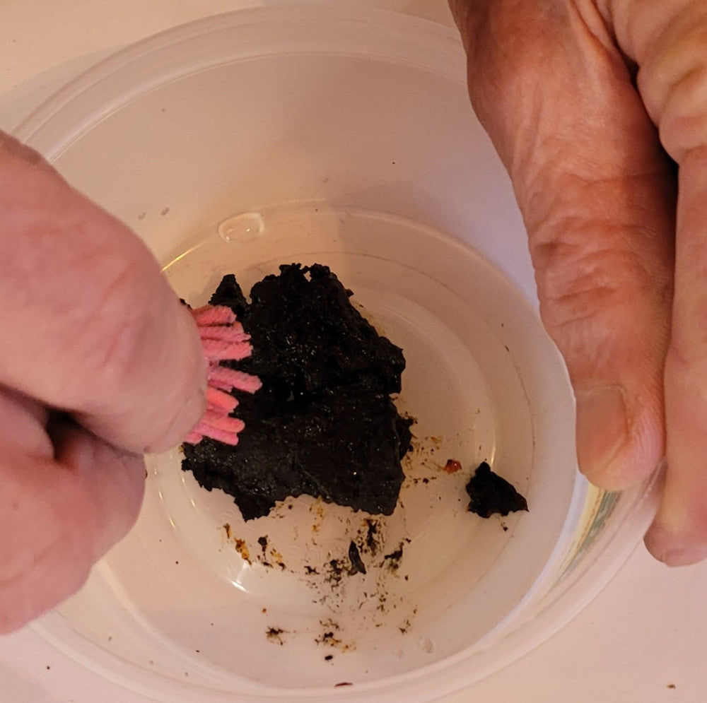 Priming the ends of fireworks effects fuse with black powder prime
