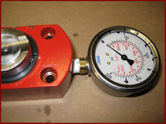 Hydraulic Gauge and Ram Body Correctly Oriented