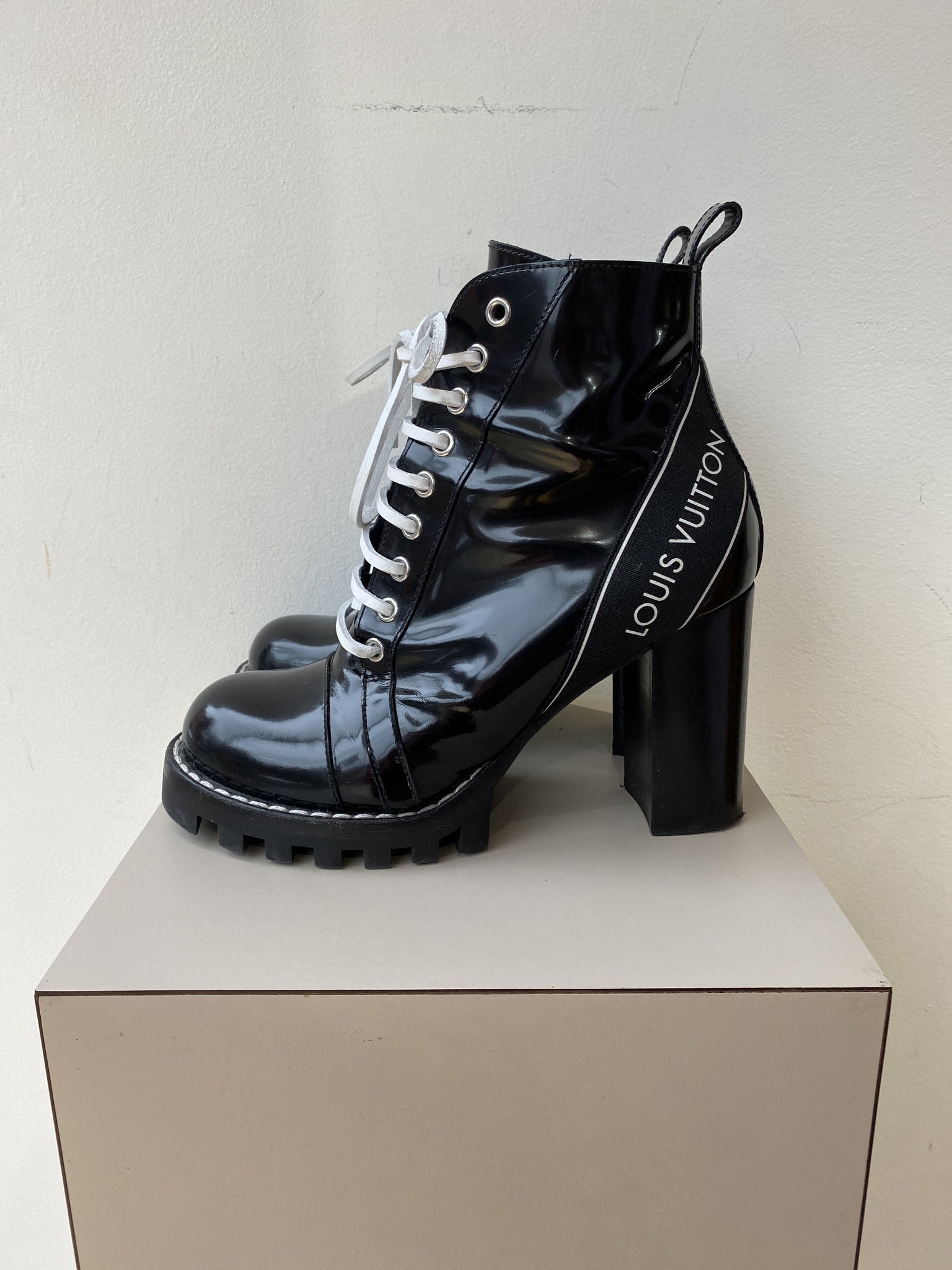 Louis Vuitton, Shoes, Louis Vuitton Silhouette Ankle Boot Size 39 Fits  Size 8