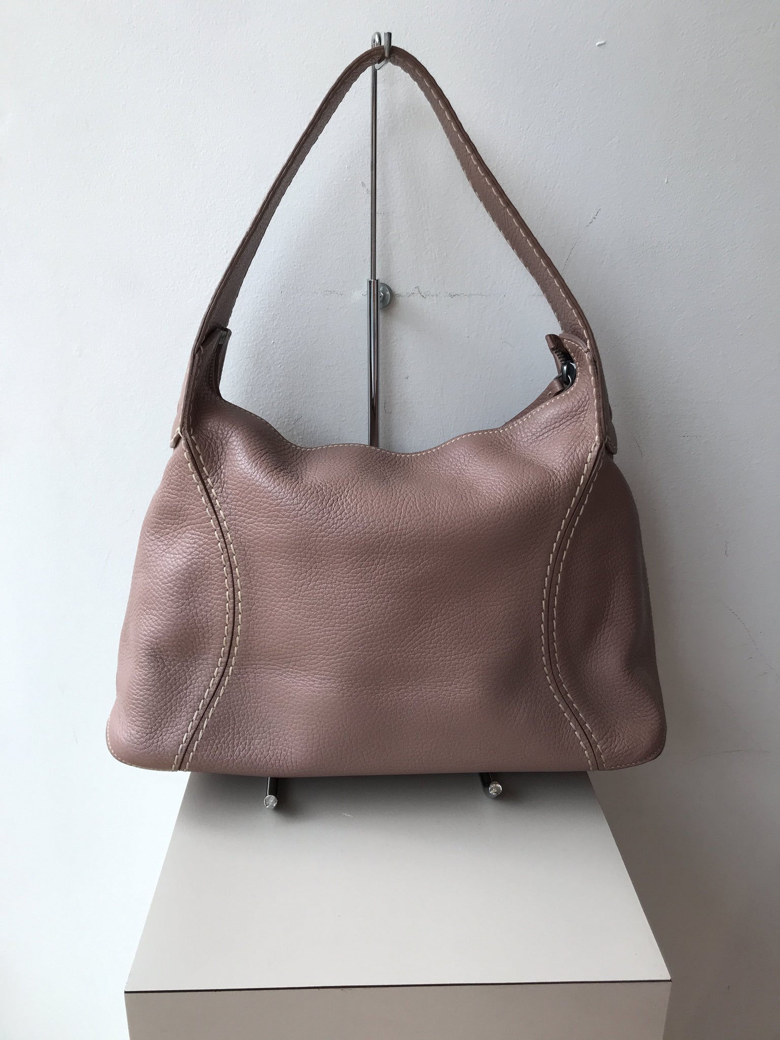 tod's leather shoulder bag