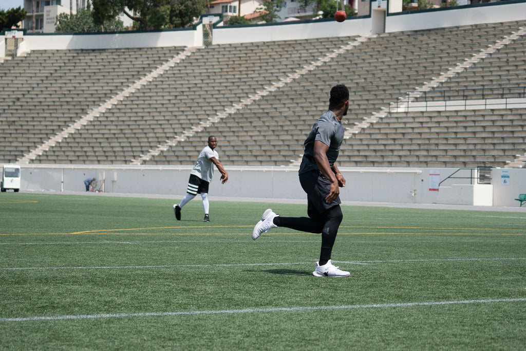 Keith throwing to Juju Smith-Schuster