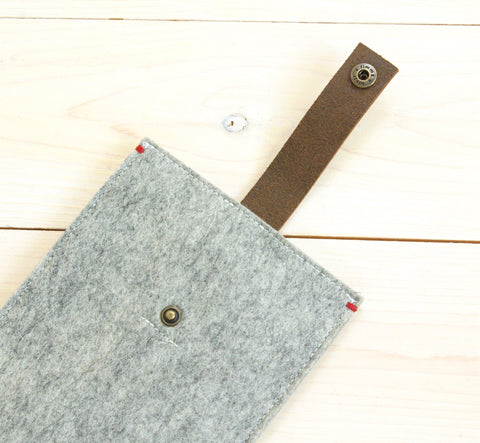 Felt cover for kobo clara with leather closure