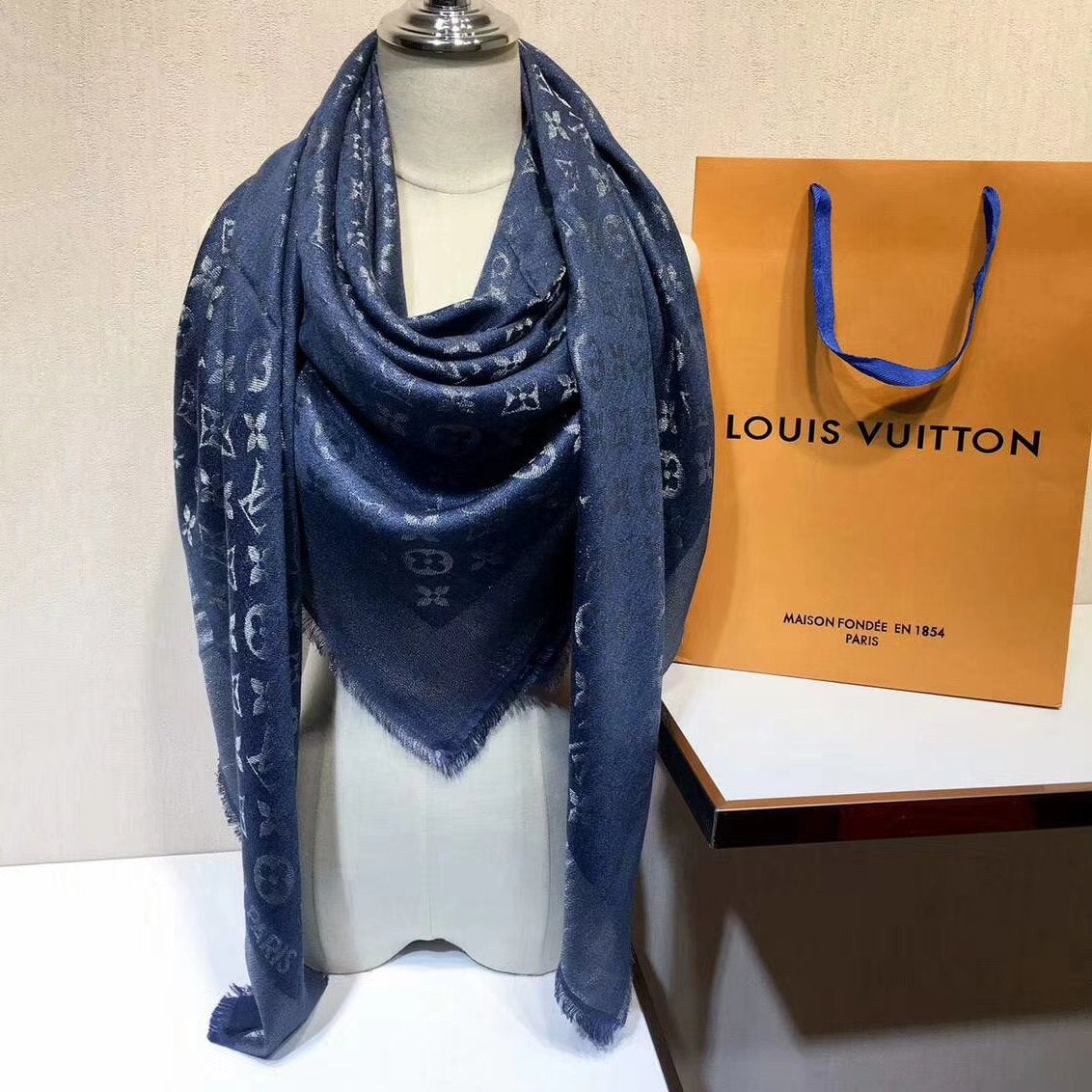 Louis Vuitton LV Popular Louis Vuitton Cashmere Cape Scarf Scarves Shawl