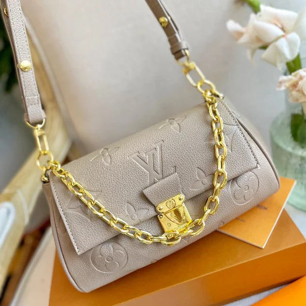 LV Louis Vuitton Tide Female Outdoor Personality Wild Chain Bag 