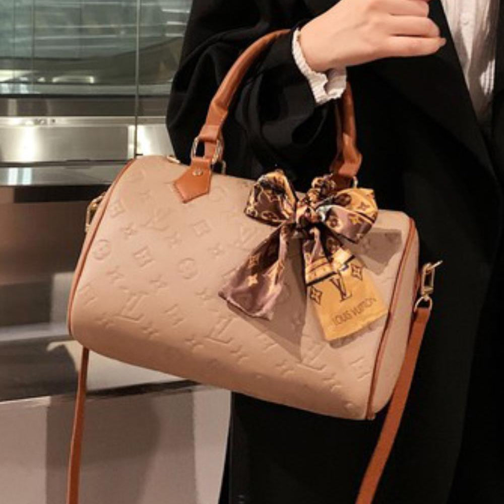 Louis Vuitton LV Fashion Classics Solid Color Letter Printing Ladies Shopping Handbag Shoulder Bag M