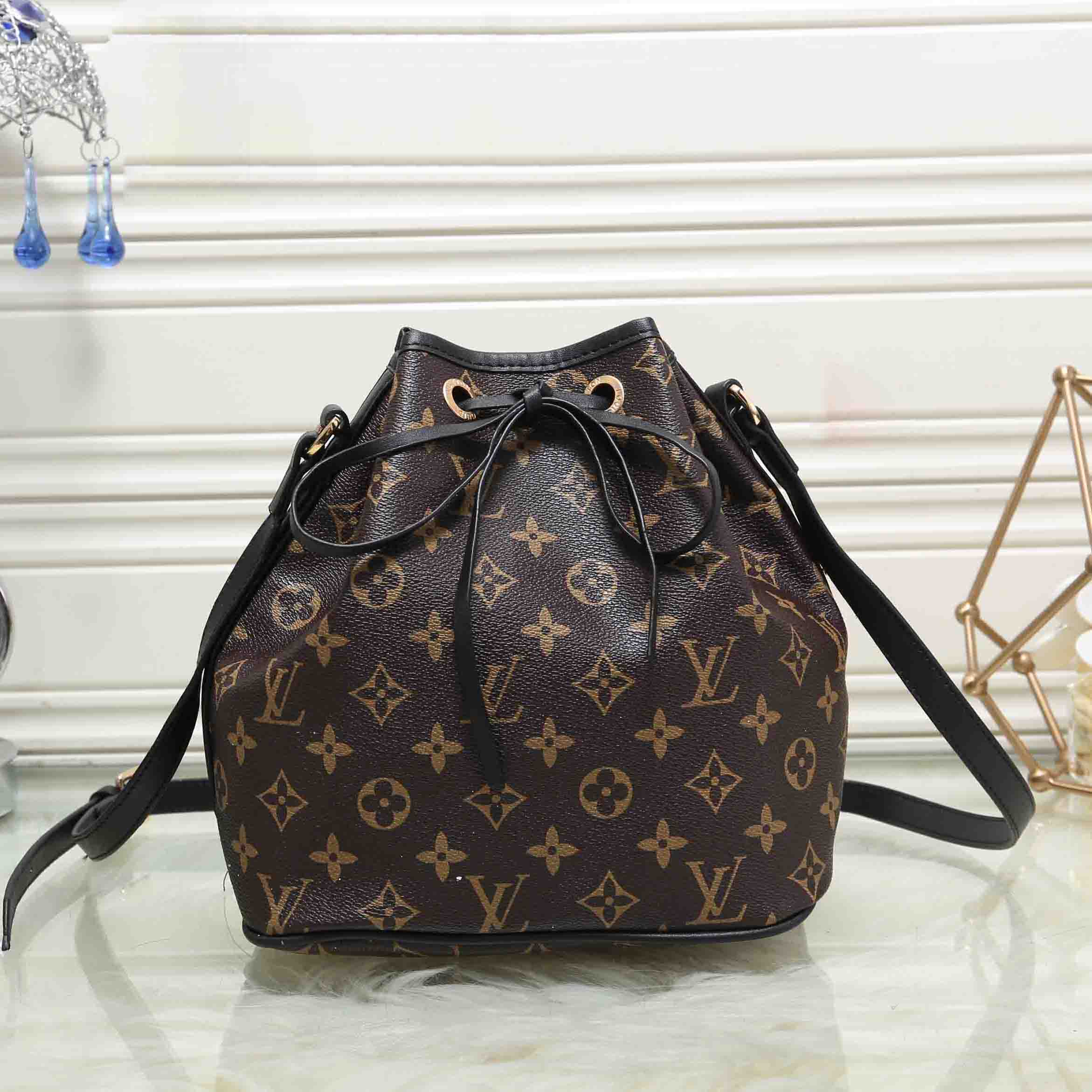 LV Louis Vuitton Fashion Classics Ladies Shoulder Bag