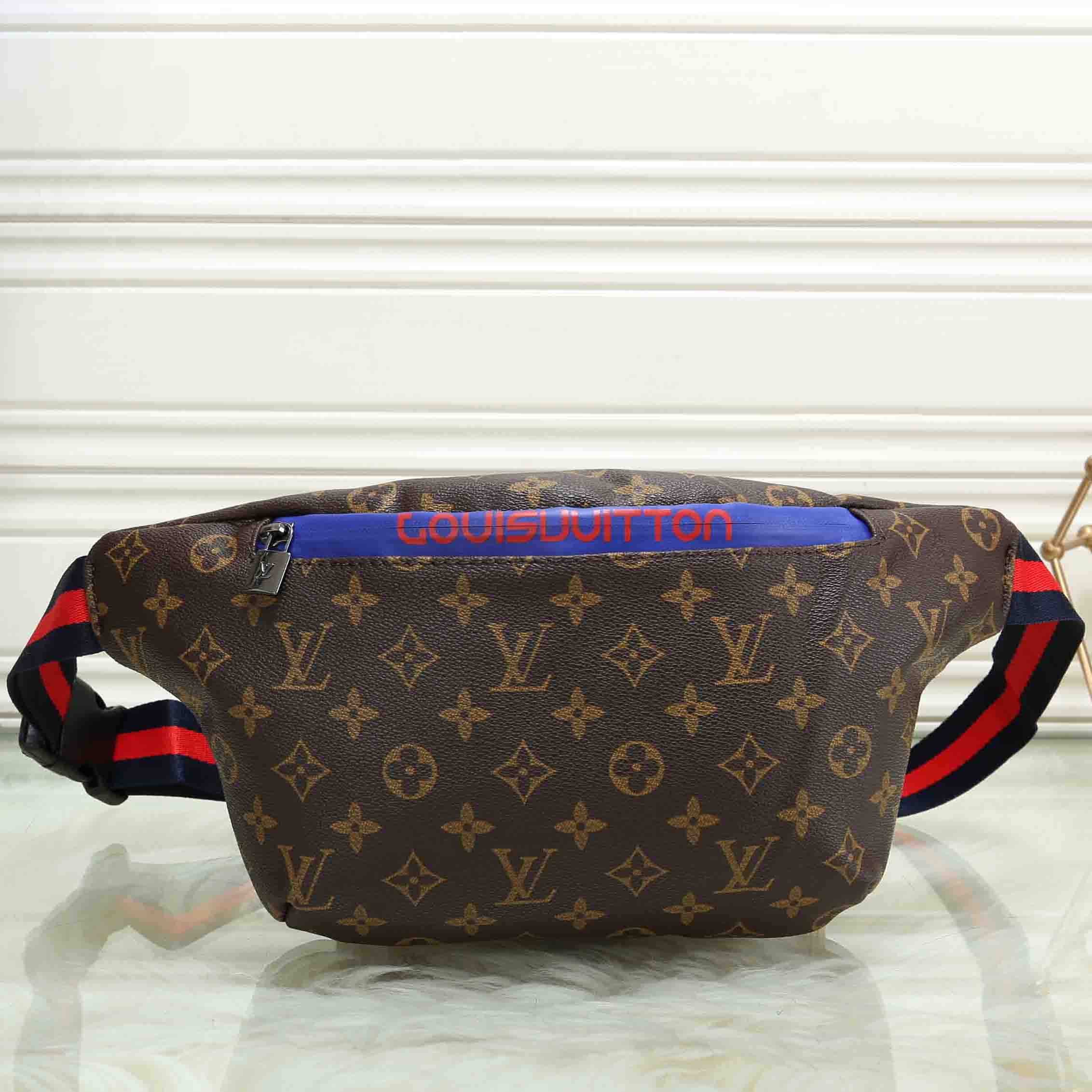 Louis Vuitton LV Classic Fashion Zipper Large Capacity Waist Bag Mobile Phone Bag Coin Purse