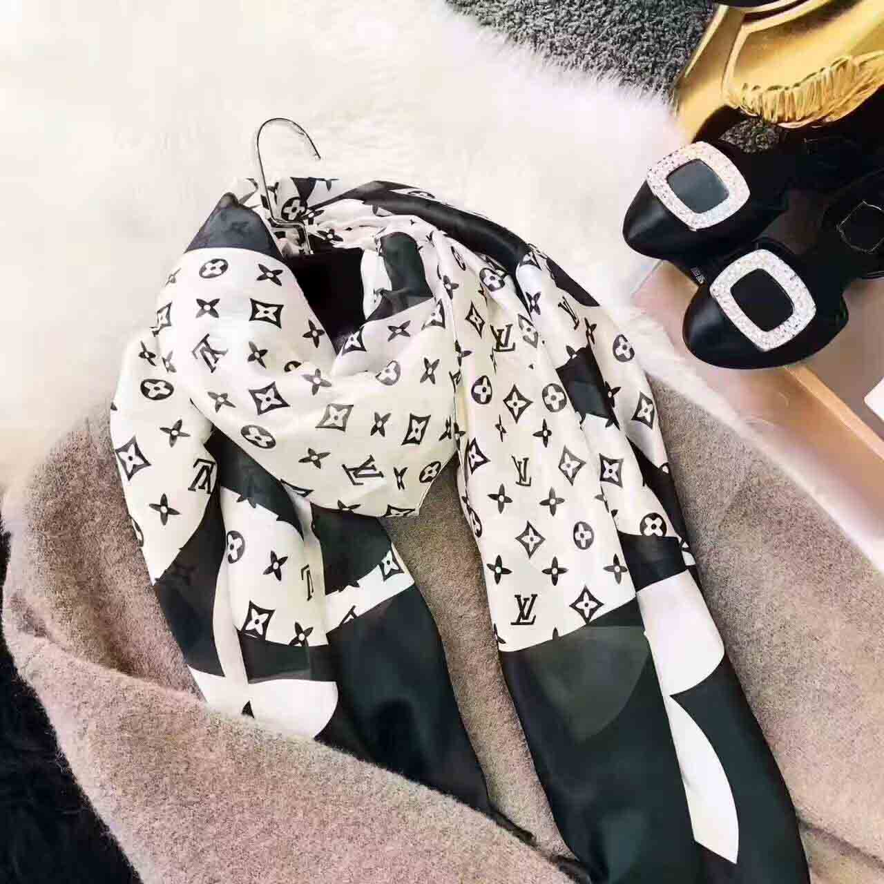 Louis Vuitton LV Fashion Popular Silk Scarf Scarves Shawl