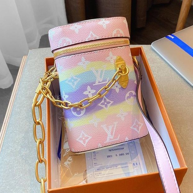 Lv Louis Vuitton Phone Box Chain Phone Bag Gift Box Packaging Colorful Phone Bag Blue Sky White Clou