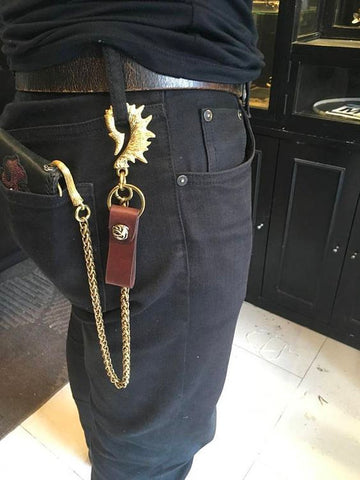 A Guide On How To Wear A Wallet Chain – designfullprint