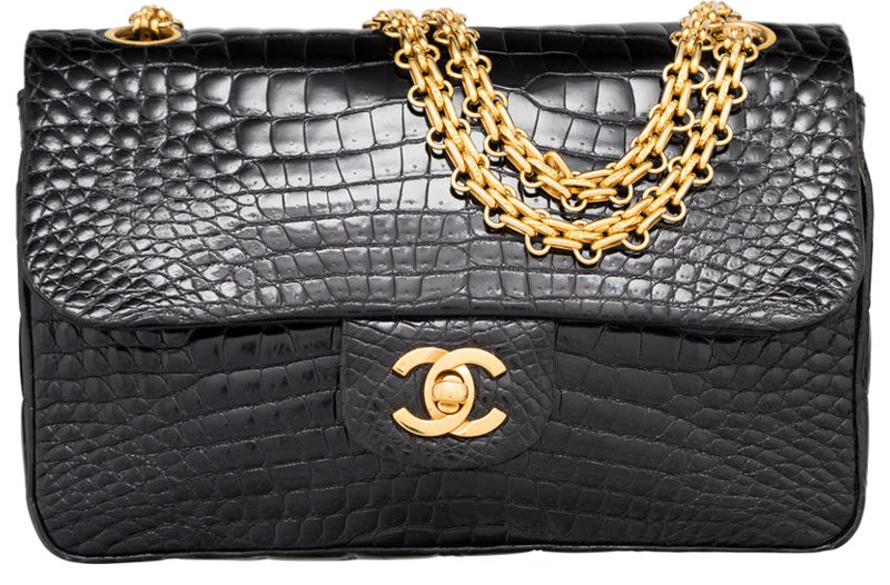 Chanel 22 handbag Shiny calfskin  goldtone metal  black  Fashion   CHANEL