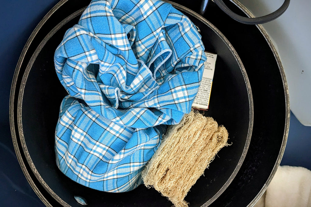 Zero Waste Moving Tips: unused loofahs as padding for dishes inside of a soup pot