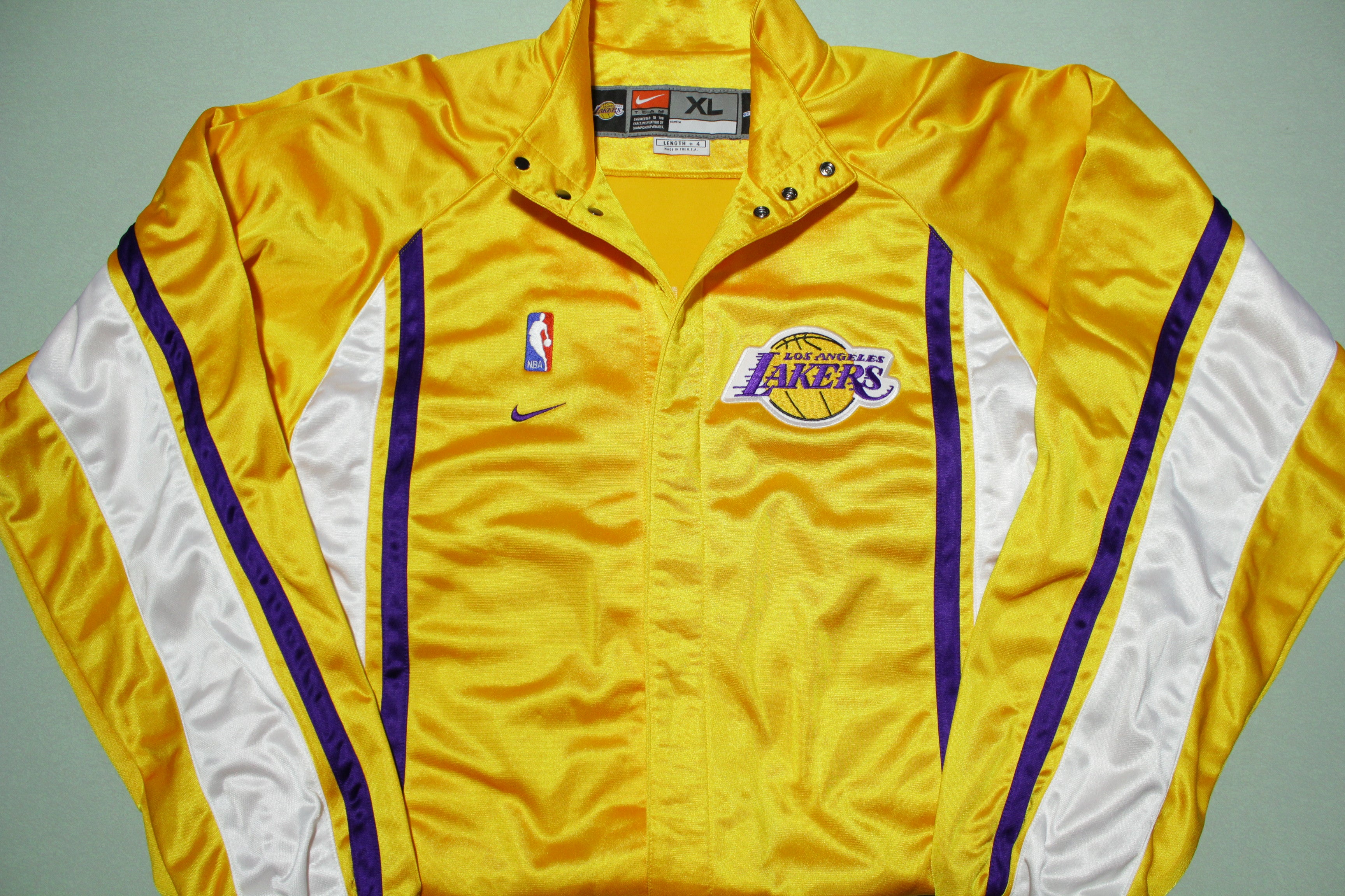 lakers nike jacket