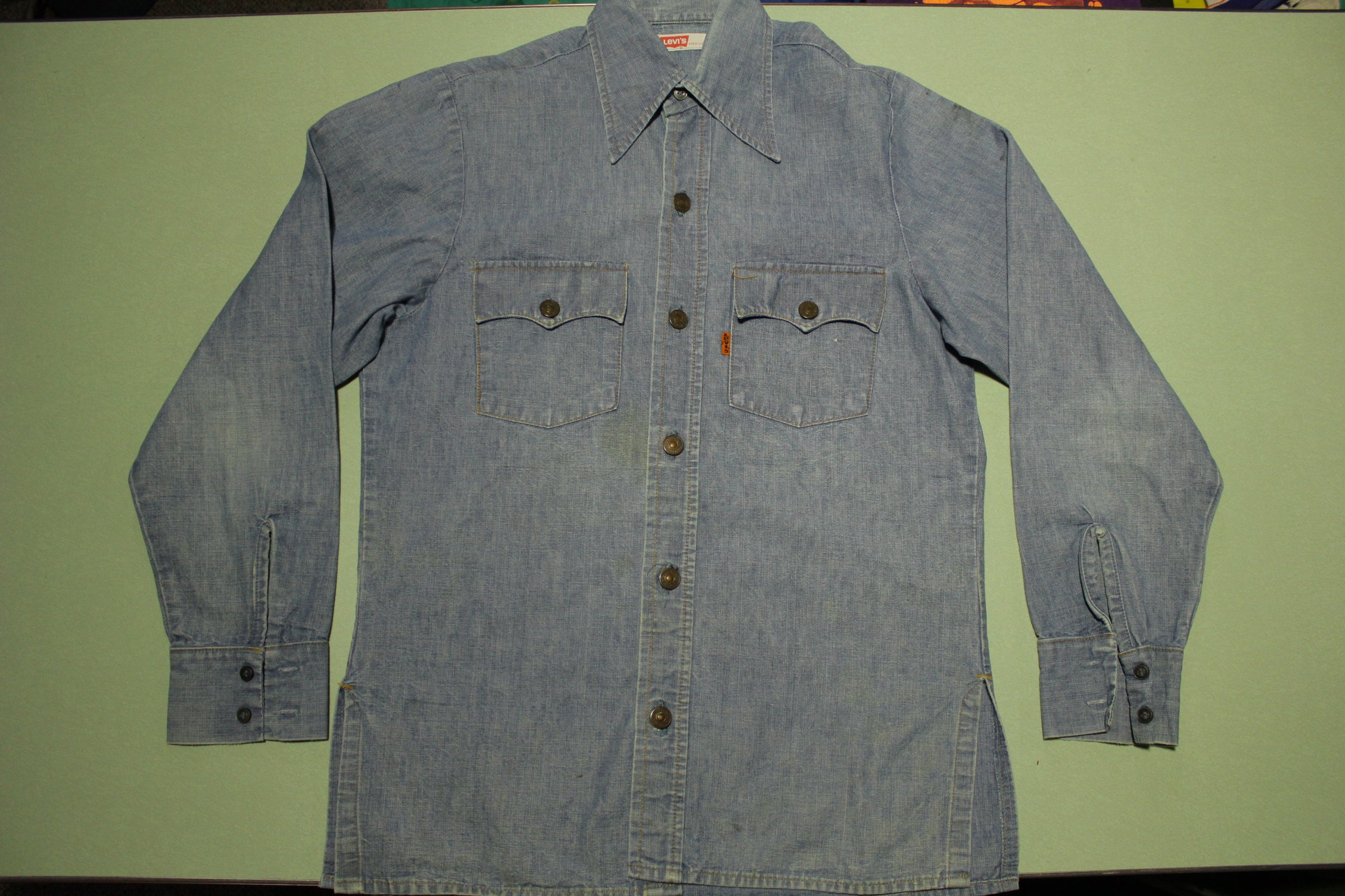 Levis Orange Tab Vintage 70's Denim Chambray Button Up Work Shirt –  thefuzzyfelt