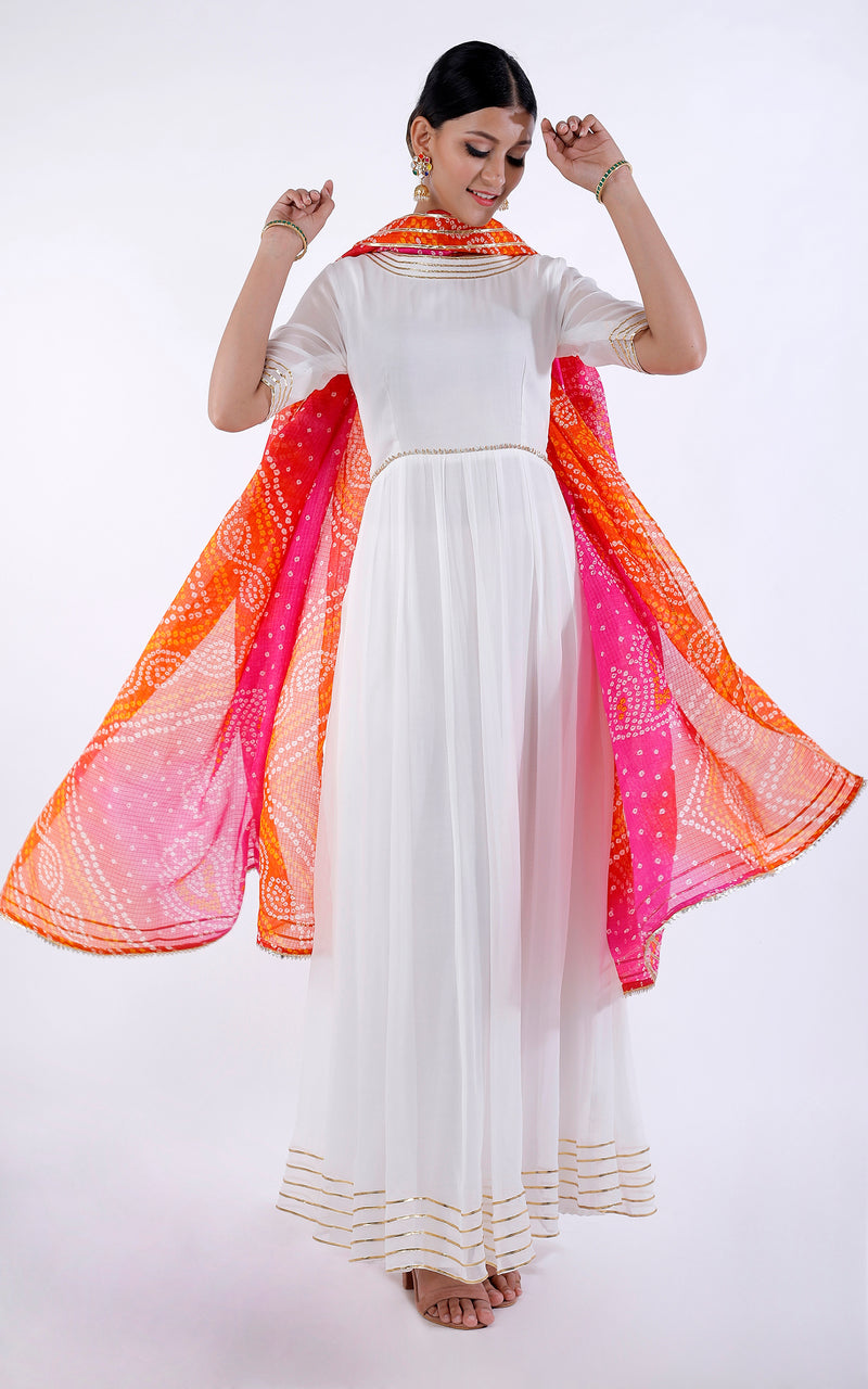 bandhani dupatta on white dress