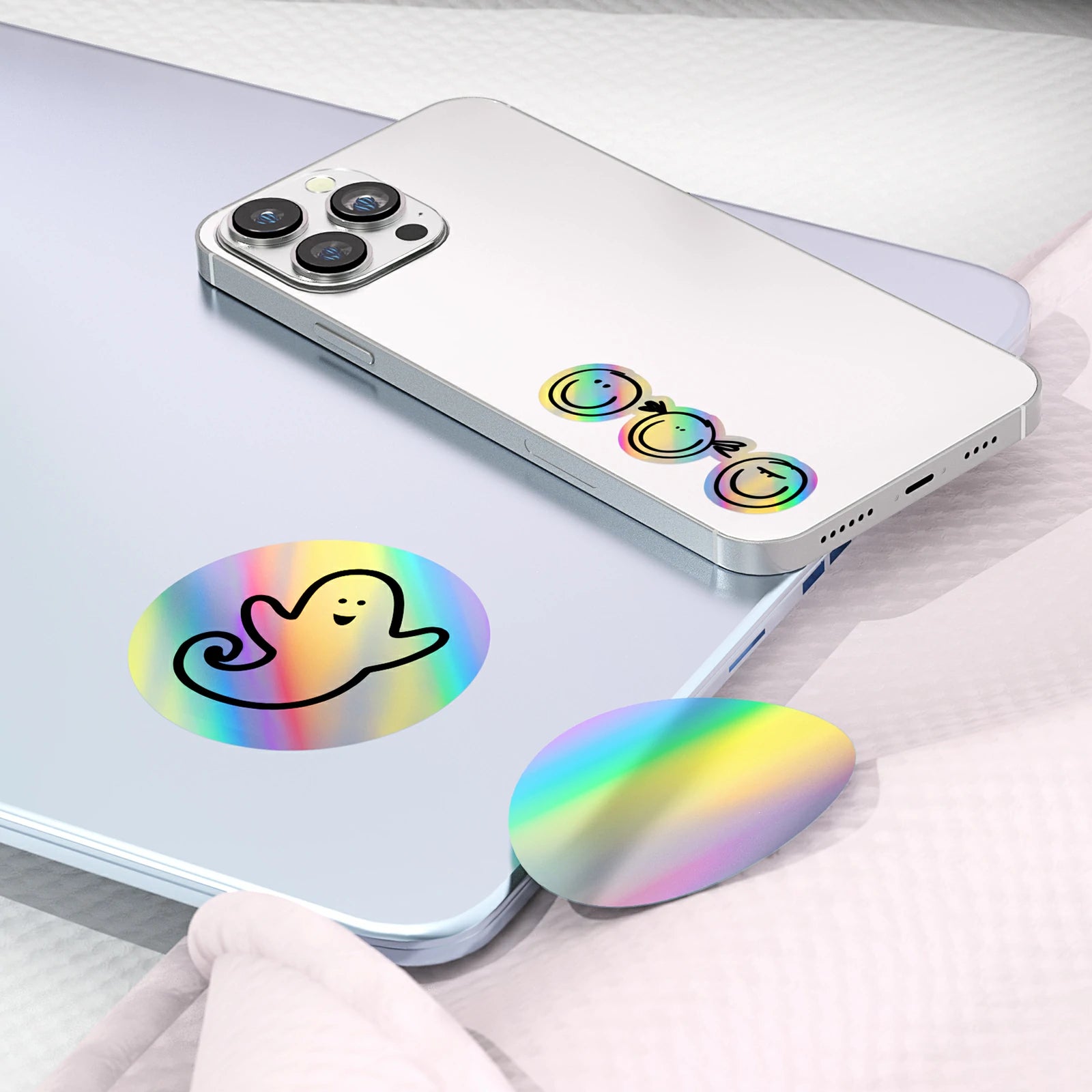 MUNBYN holographic rainbow finish labels can also be applied as decorative accents on the backs of phones or tablets.