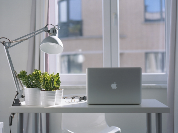 10 Simple Ways to Make Your Home Office Desk Unique