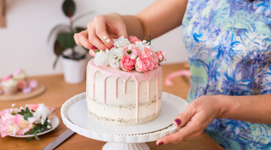 Tips for Decorating Cakes with Non-Edible Flowers