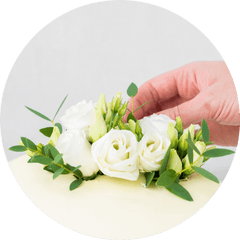 How to Put Flowers on a Cake?