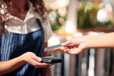 market trader payment with a handheld reader