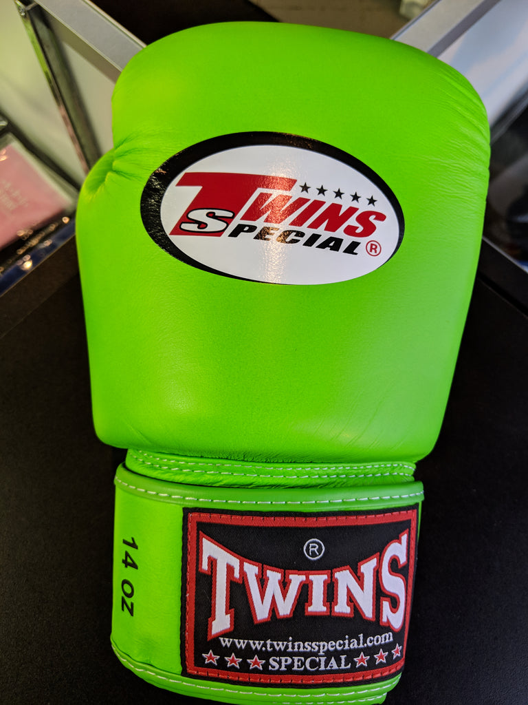 twins green gloves