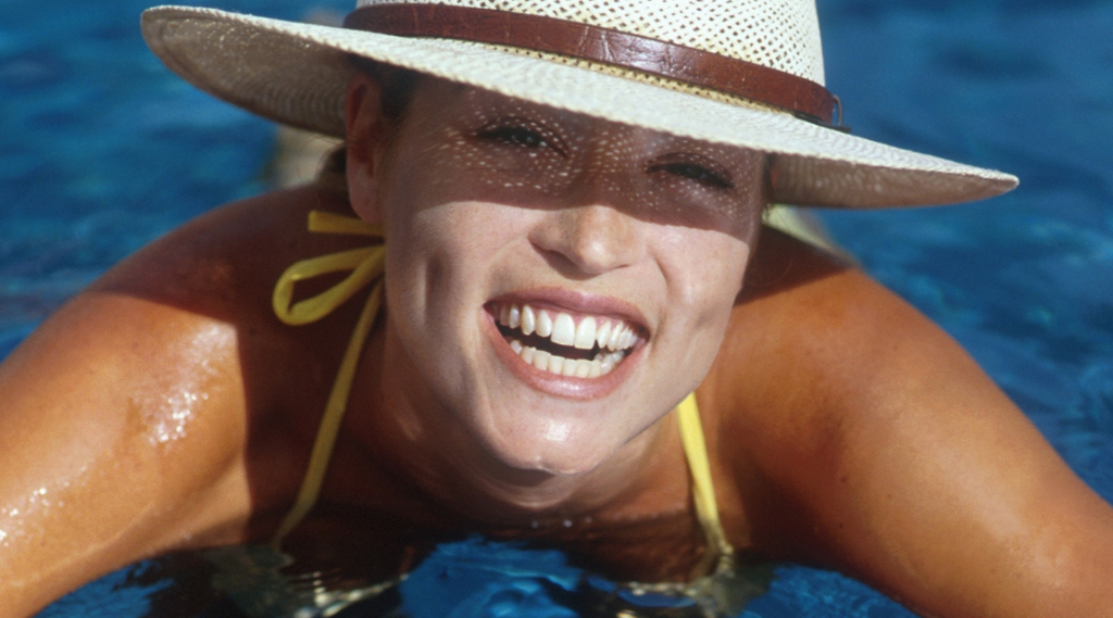 women enjoying the beach without wearing jewelry