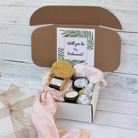 https://cdn.shopify.com/s/files/1/2656/4200/files/bridesmaid-gift-boxes_17_480x480.jpg?v=1645288049