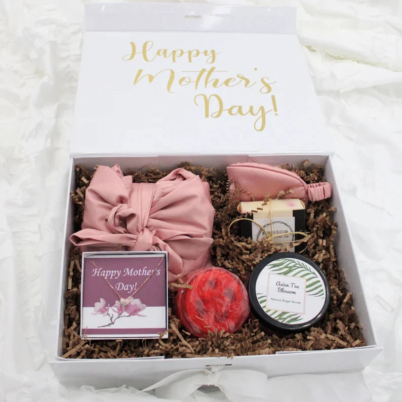 https://cdn.shopify.com/s/files/1/2656/4200/products/Mother_sDayGiftBox1_2000x.webp?v=1675432201