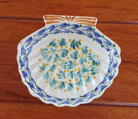 mexican pottery shell dish BY gorky guanajuato hand craft