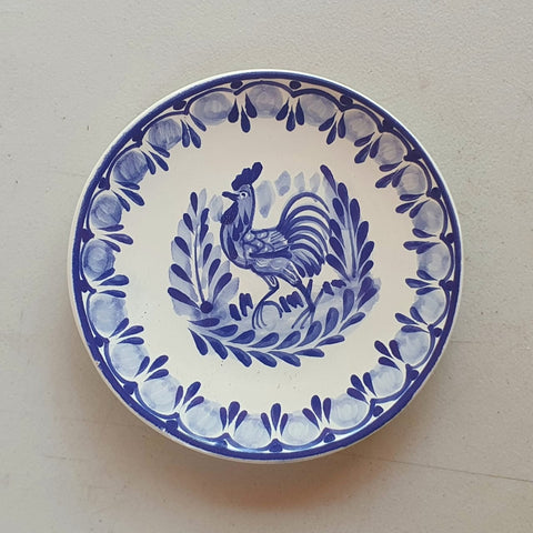 platos-mexicanos-alfareria-de-talavera-arte-folclórico-arrojados-a-mano-taller-amazon-gorky-motivo-gallo