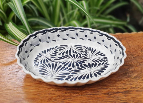 mexican-pottery-mayolica-oval-dish-bathroom-accessories-black-and-white