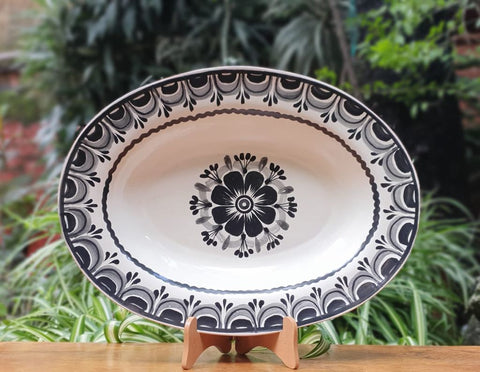 mexican-pottery-mayolica-flower-oval-platter-black-and-white