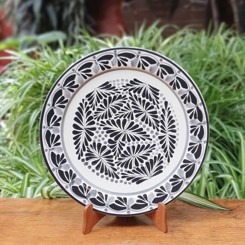 Black Forest II-Plates-Ceramics-Handmade-Hand Painted-Mexican Pottery-Gorky Pottery-Tradicional-Decoration-Kitchen-Table Top-Table Settings-Tebale Set UP-Eat Different-Cooking with Style-Mexican Table-Cook Different