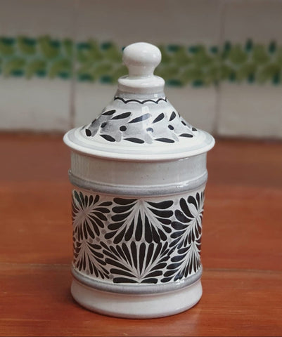 Canister-Bathroom accesories-clean-nose-hand thowrn-Handmade- hand-painted-mexican-pottery-GorkyGonzalez-Gorky Pottery-ceramics-decor-health care-self care-Black and White-Kitchen-Cocina-Spices-Especiero-Cooking-Cocinar