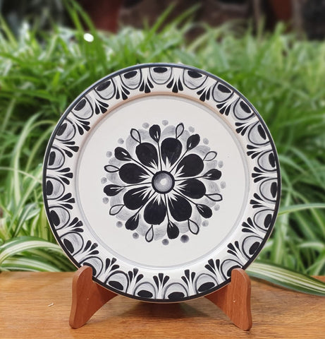 Flower Plates-Cooking-Ceramics-Handmade-Hand Painted-Mexican Pottery-Gorky Pottery-Tradicional-Decoration-Kitchen-Table Top- Table Settings- Tebale Set UP- Eat Different-Cooking with Style-Mexican Table