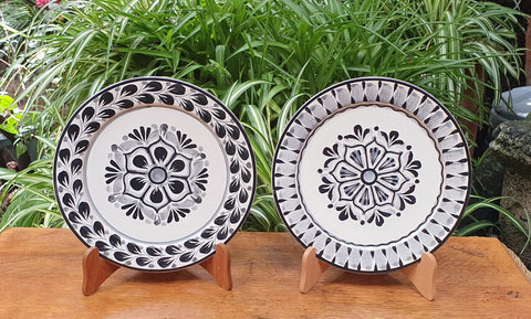 Flower Plates-Cooking-Ceramics-Handmade-Hand Painted-Mexican Pottery-Gorky Pottery-Tradicional-Decoration-Kitchen-Table Top- Table Settings- Tebale Set UP- Eat Different-Cooking with Style-Mexican Table-Cook Different