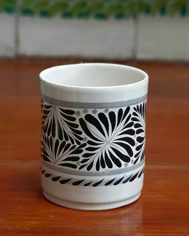 Glass for bathroom-Vaso para Baño-Bathroom accesories-clean-nose-hand thowrn-Handmade- hand-painted-mexican-pottery-GorkyGonzalez-Gorky Pottery-ceramics-decor-health care-self care-Black and White