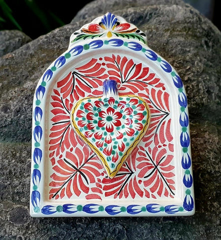 sacred-heart-mexican-handcrafts-decorative-handpainted-Mexicantraditions-GorkyPottery-mexicanceramics-art