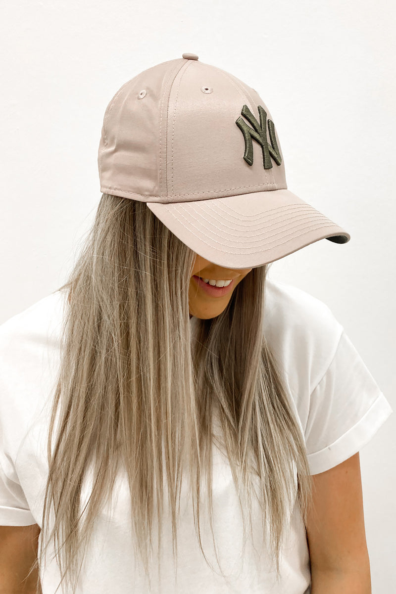 nude yankees hat