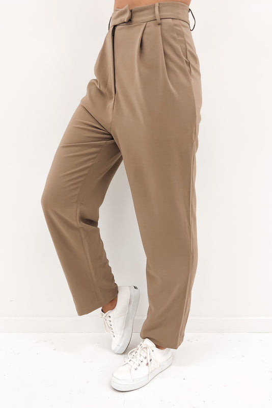 Avia Pants in Sand