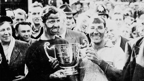 Brooks and Moss share the victory at the end of the 1957 British Grand Prix