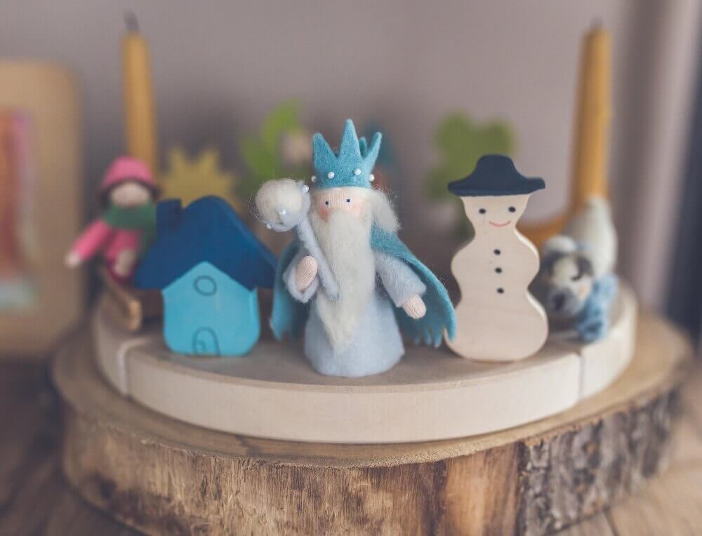 Winter Seasonal Decorative Display (Image Credit: @mumz.world)