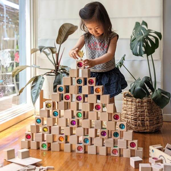Festive Fun with Open-ended Toys: Build a Christmas Tree with Regenbogenland Wooden Blocks