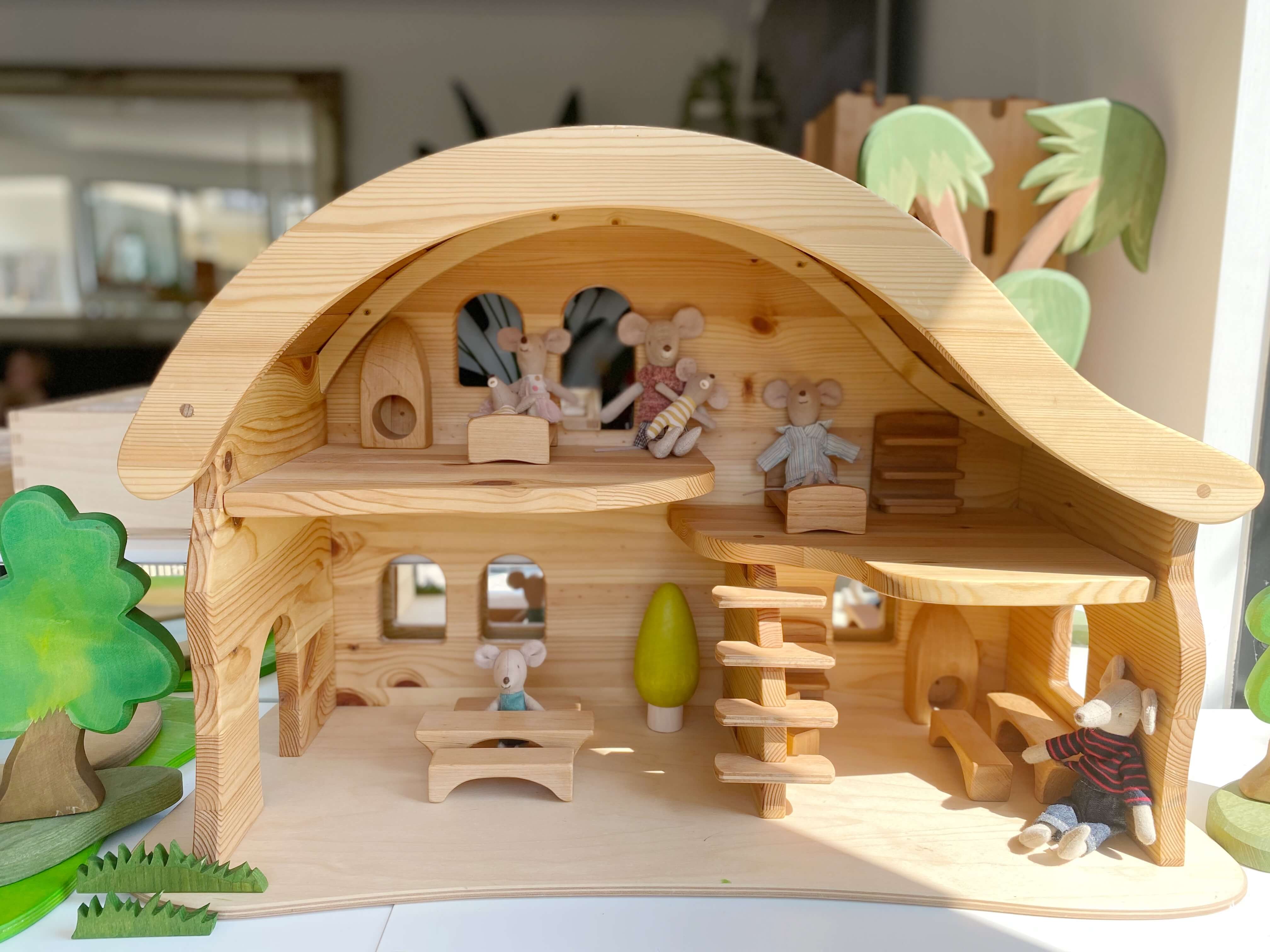 Oskar's Wooden Ark Verneuer Doll House with Balcony