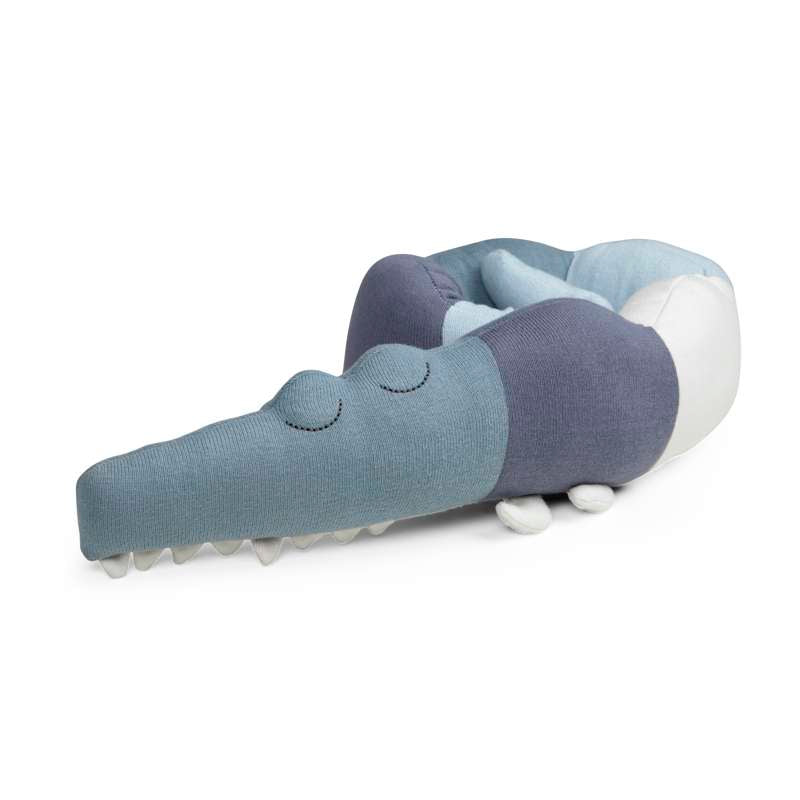 Sebra Strikket mini-pude - Sleepy Croc - powder blue