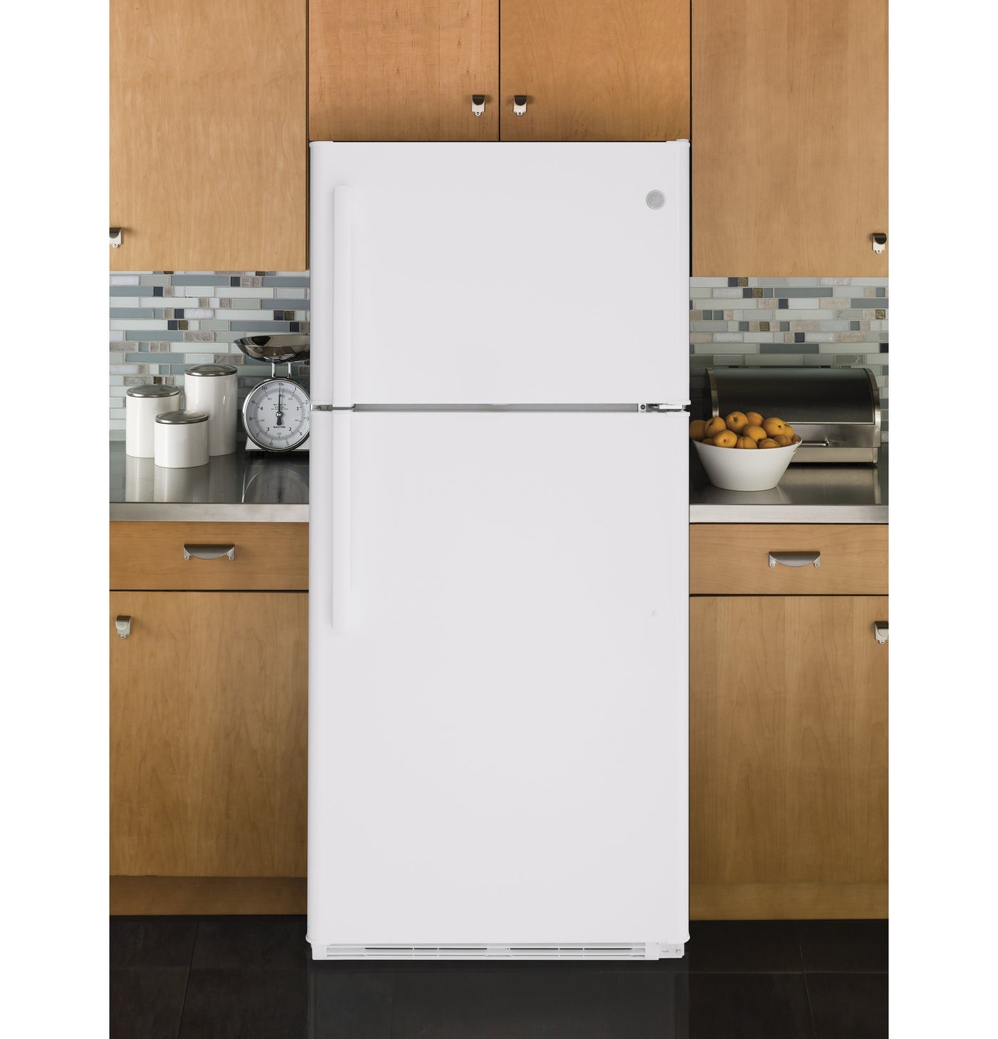 GE White TopFreezer Refrigerator (18 Cu. Ft.) GTE18FTLKWW Leon's