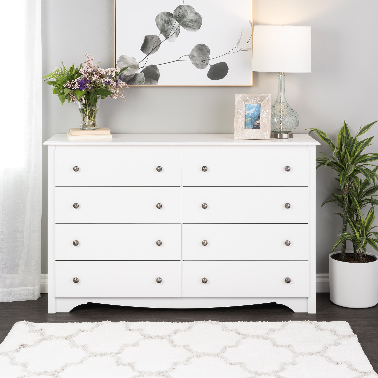 White Monterey 8-Drawer Dresser - A Stylish and Spacious Storage Solution
