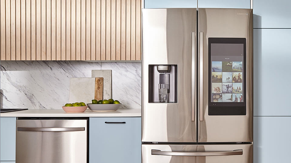 Réfrigérateur Samsung de 27 pi³ à portes françaises avec portail Family HubMC